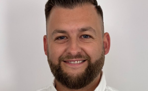 A person with a beard AI-generated content may be incorrect.